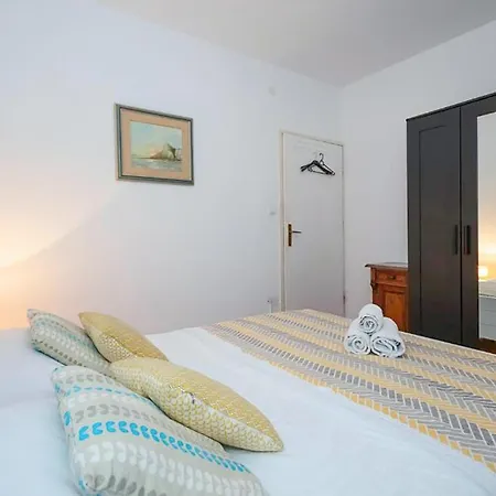 Appartement Pet Friendly In With Wifi Omiš